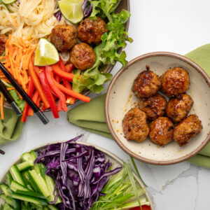 Rice noodle salad with Veitnamese meatballs