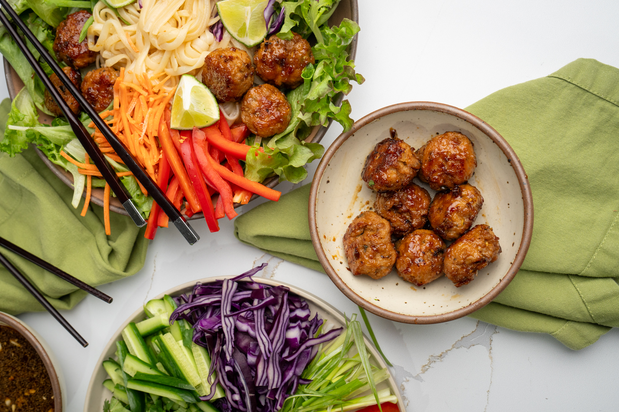 Rice noodle salad with Veitnamese meatballs